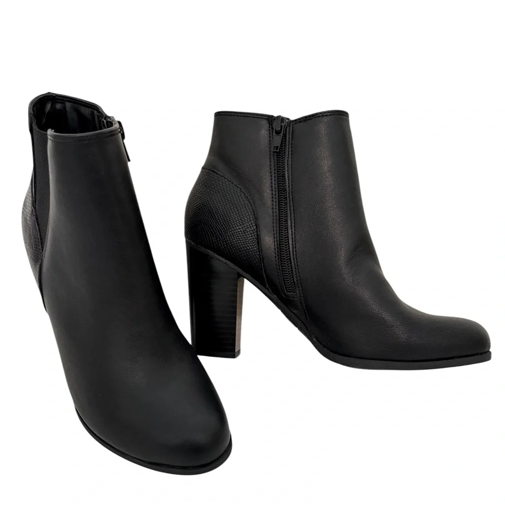 ME TOO Black Faux Leather Ankle Boots Size 7